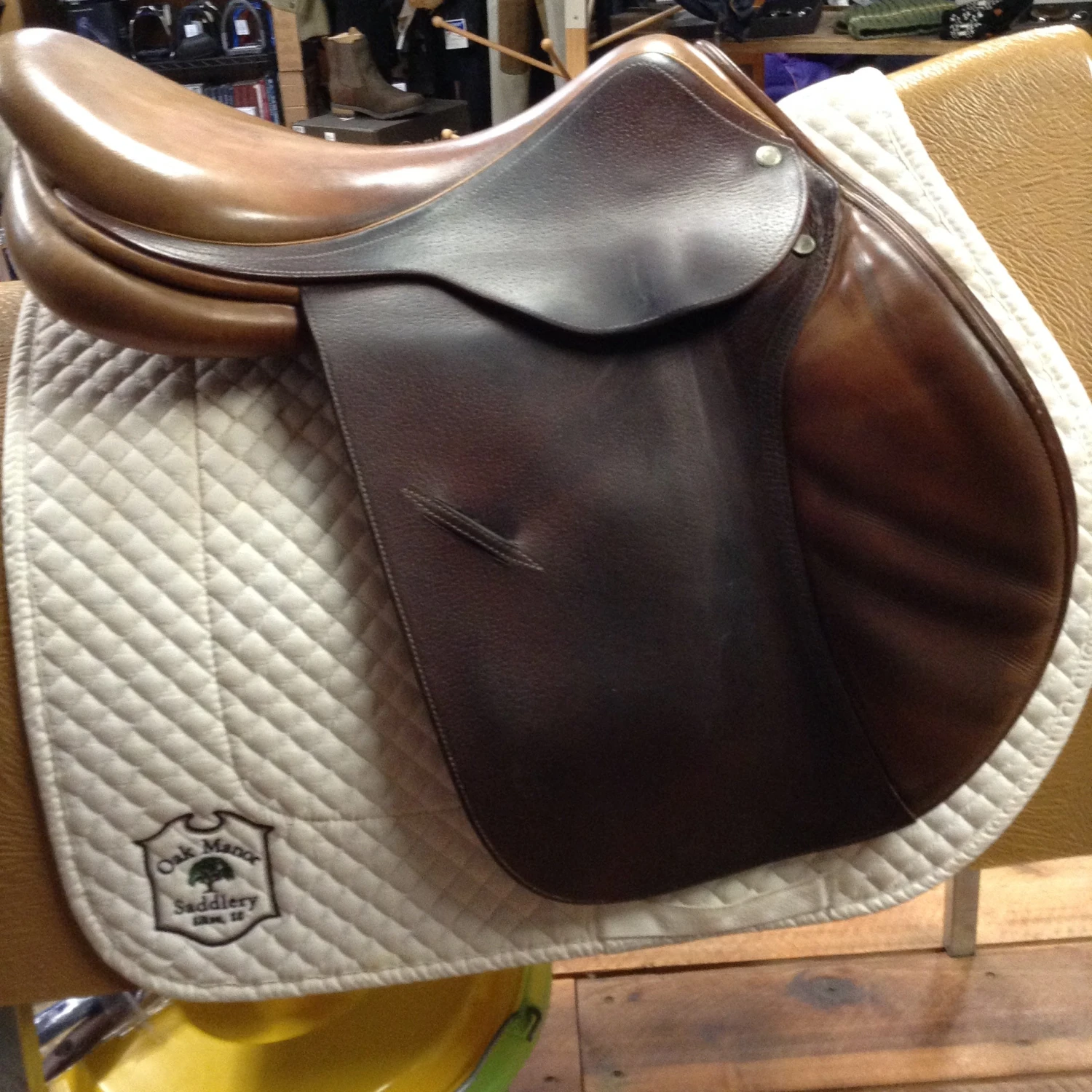 Luc Childeric Jump Saddle 17" - Image 2