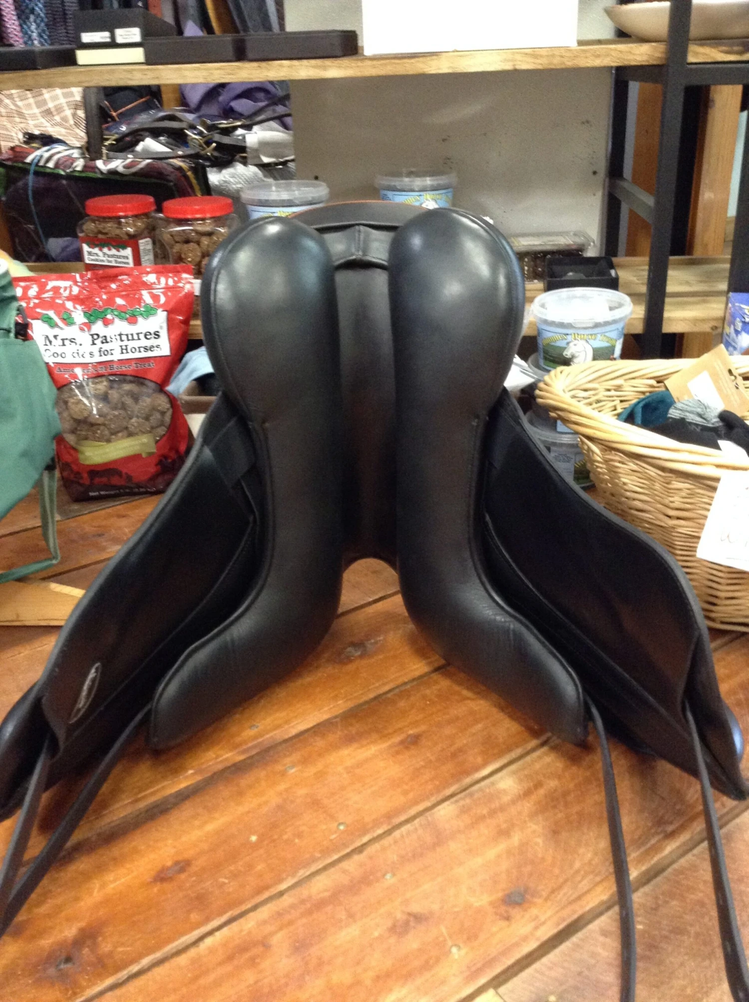 Custom Saddlery Wolfgang SoloII - 17.5” - Image 5