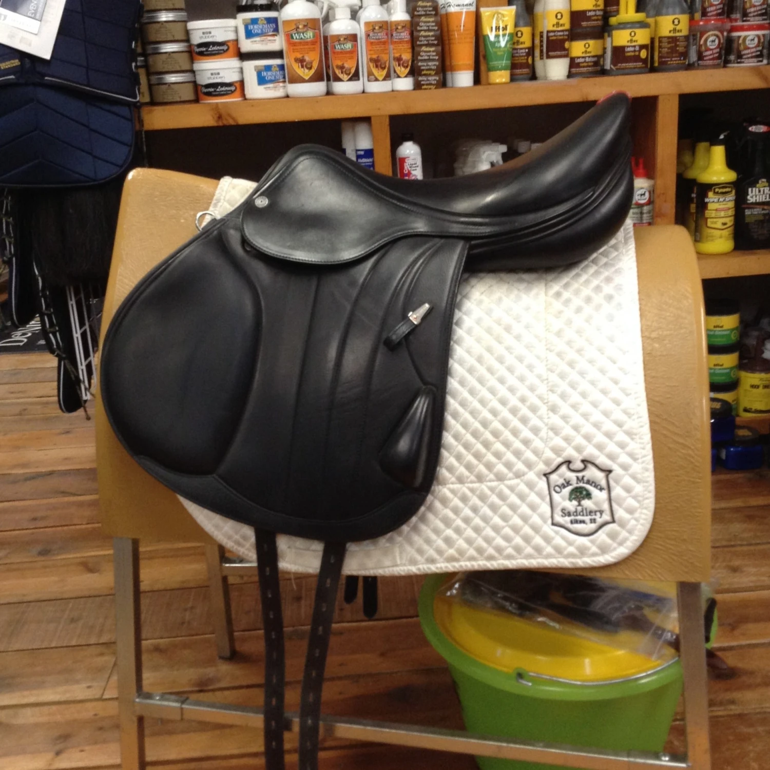 Equipe EK-26 Monoflap Jump Saddle- 17.5"