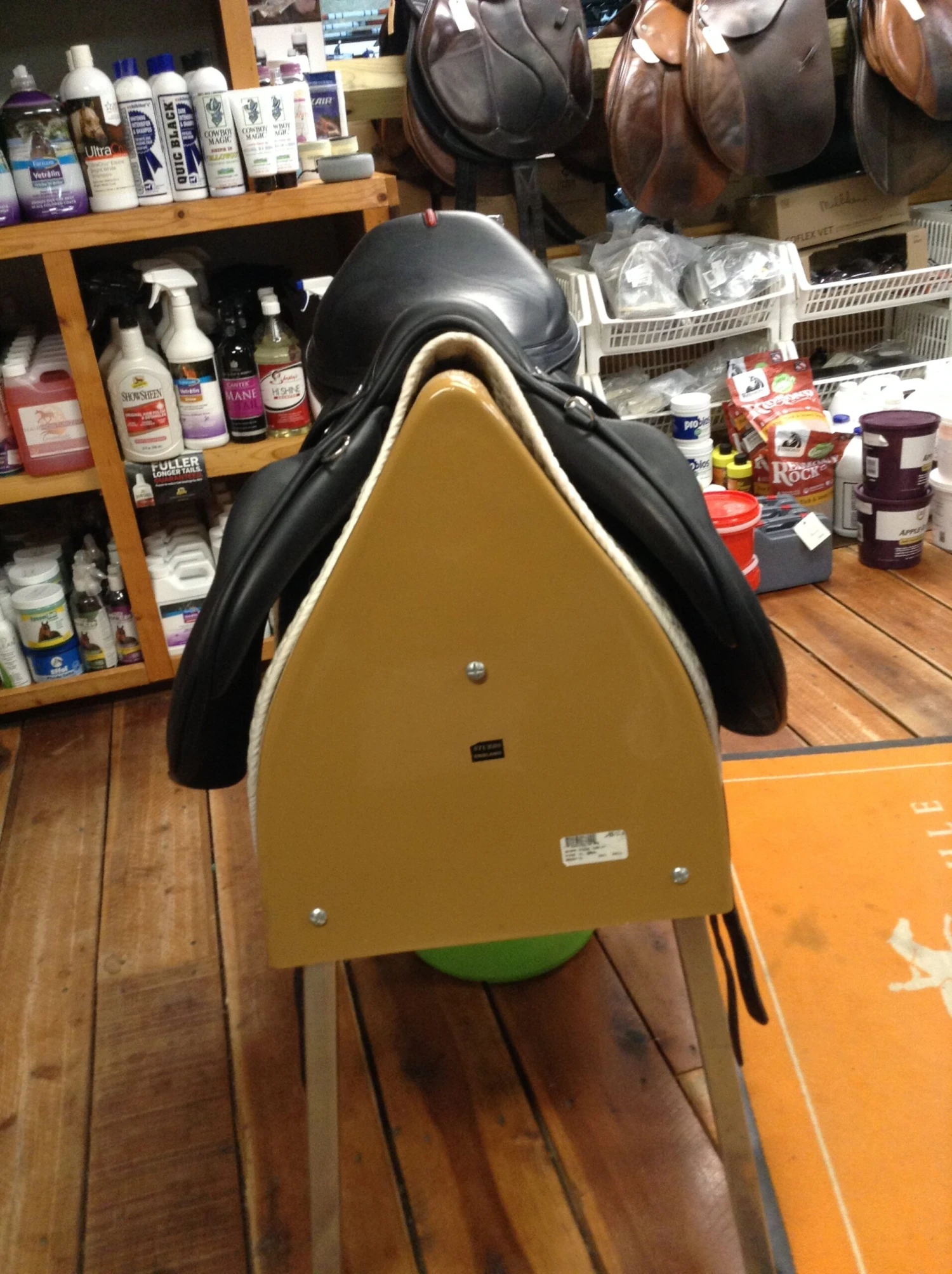 Equipe EK-26 Monoflap Jump Saddle- 17.5" - Image 3