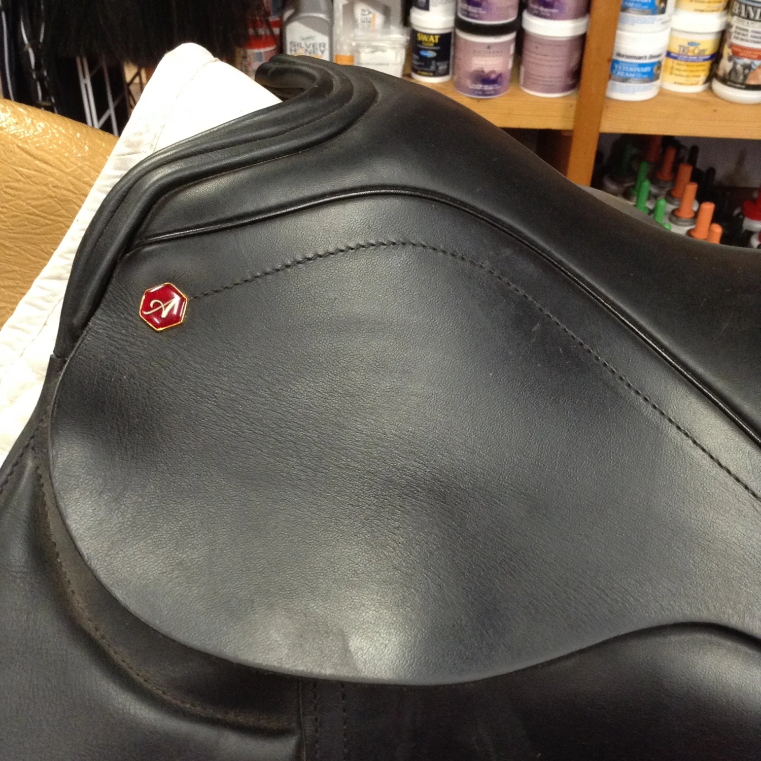 Albion SLK Dressage Saddle - 17.5" - Image 2