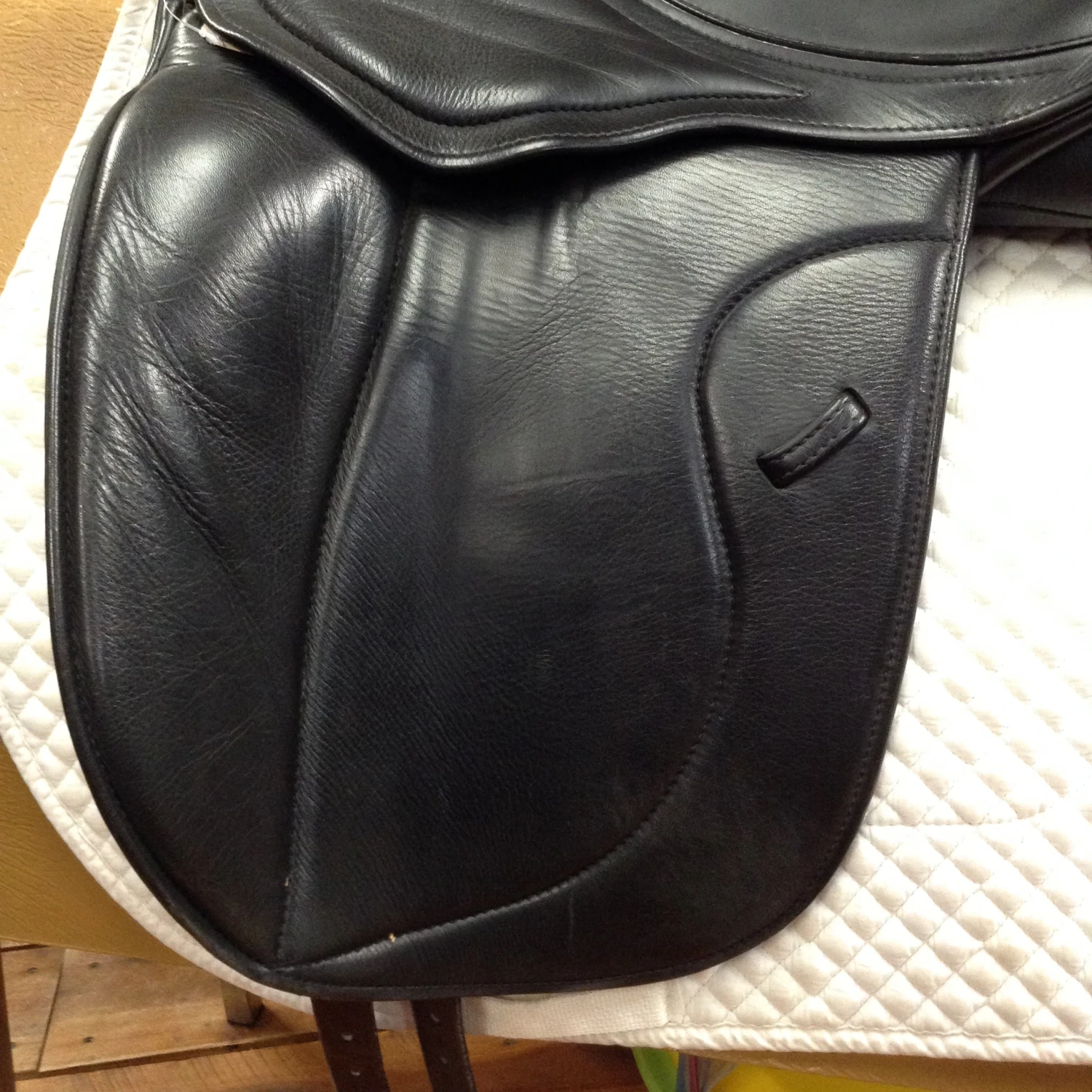 George Gullikson Dressage Saddle - 17.5" - Image 4