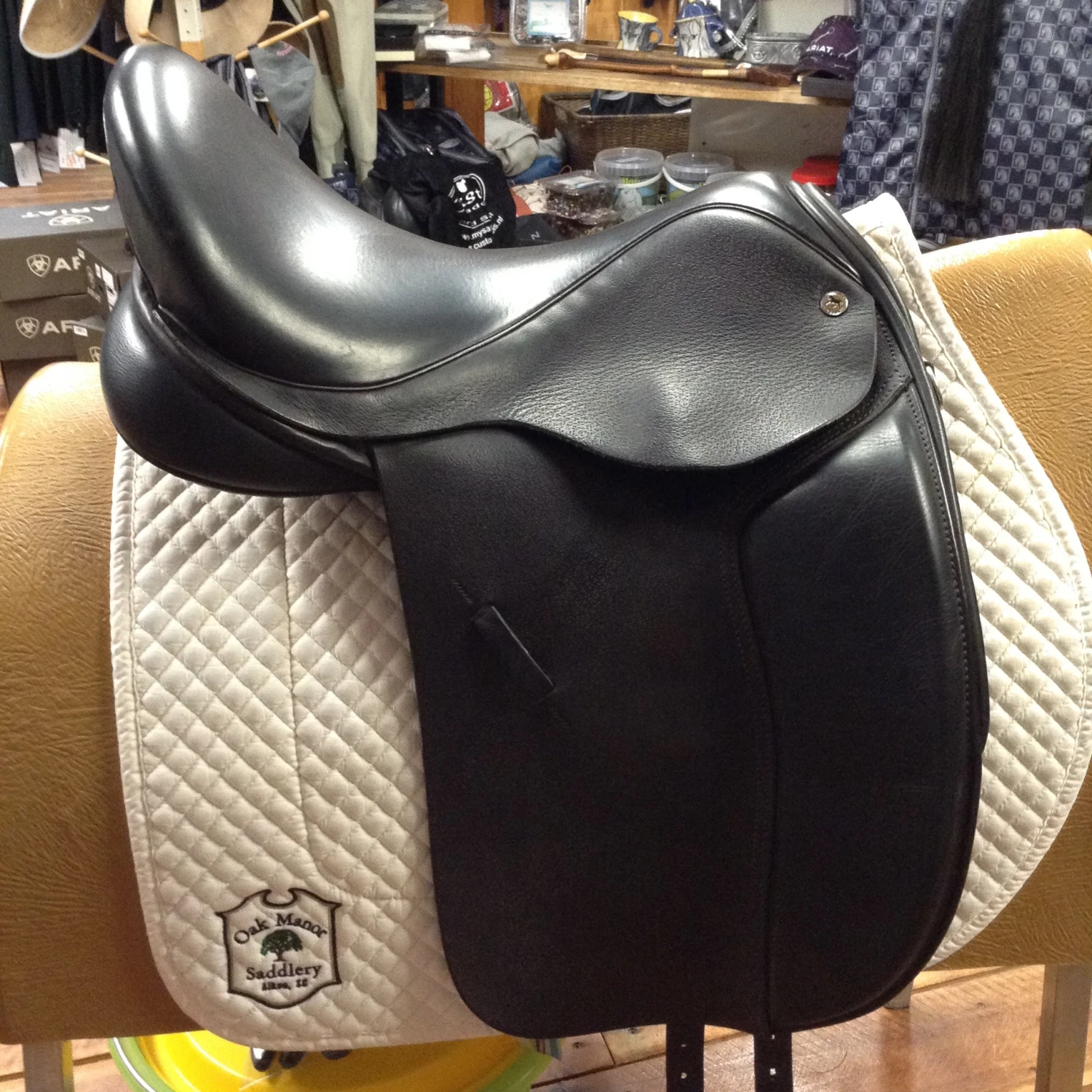 Black Country Eloquence Dressage Saddle - 17.5" - Image 9