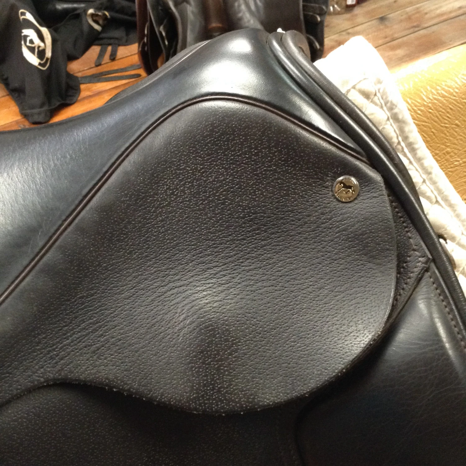 Black Country Eloquence Dressage Saddle - 17.5" - Image 10