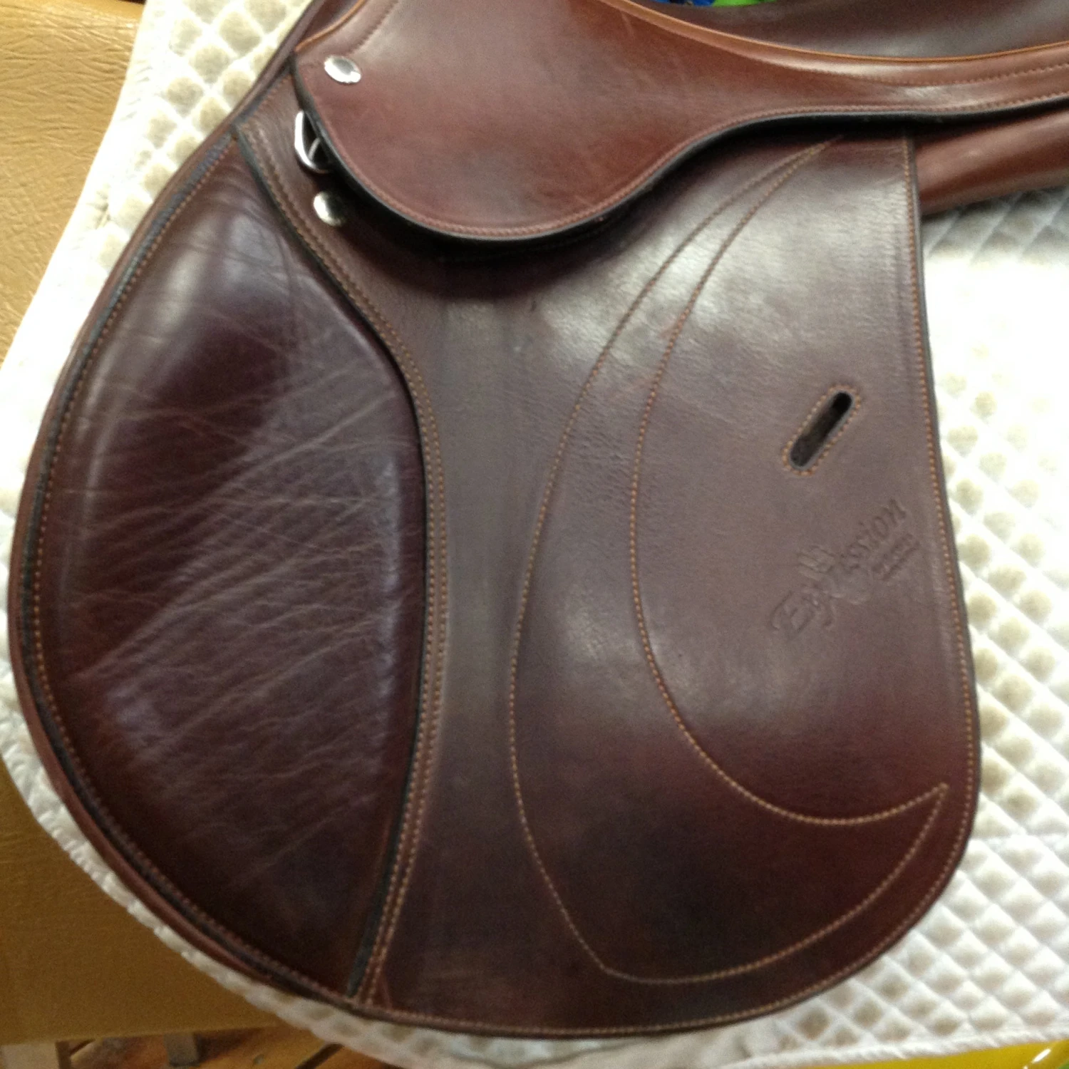 Equipe Expression Jump Saddle - 17.5" - Image 4